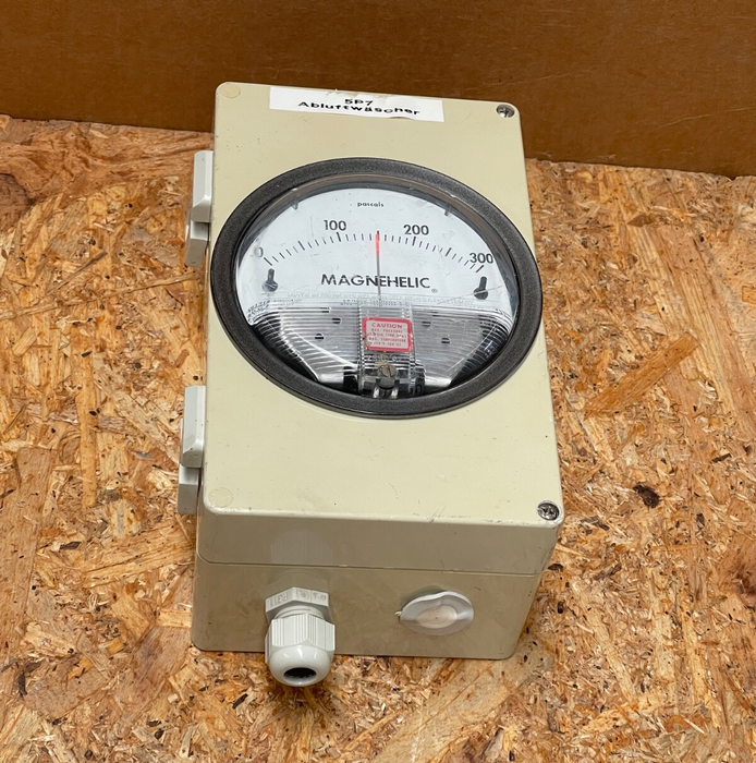 Briem – 250200 – Differential Pressure Monitoring Box with Magnehelic Gauge