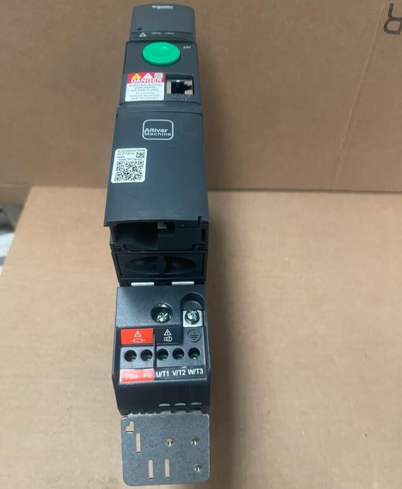 Schneider Ekectric Altivar 320 - ATV320U07N4B - 0.75kW/1HP AC Speed Drive