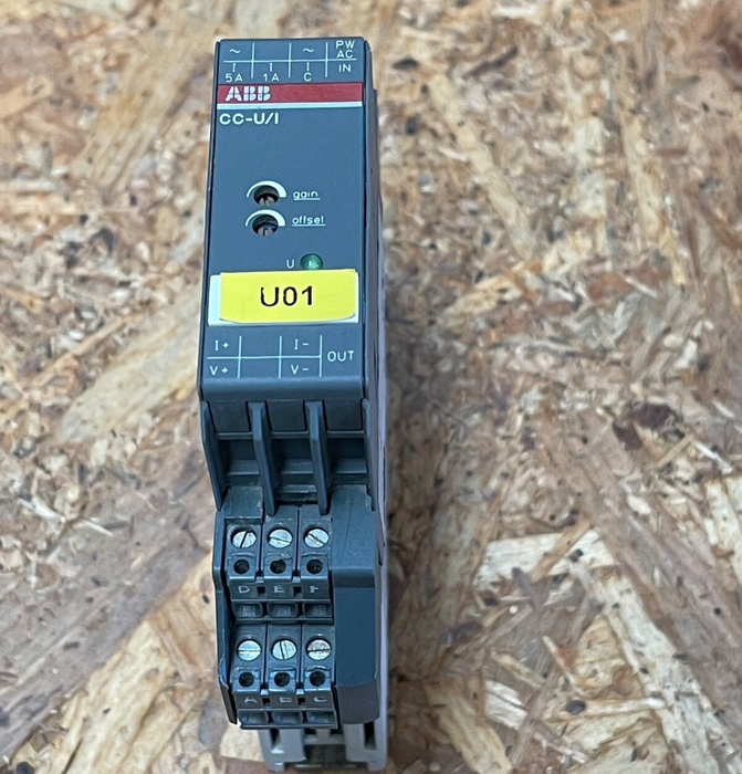 ABB - 1SVR040007R0200 - CC-U/I Universal Signal Converter, 0–5A Input, ±11V Outp