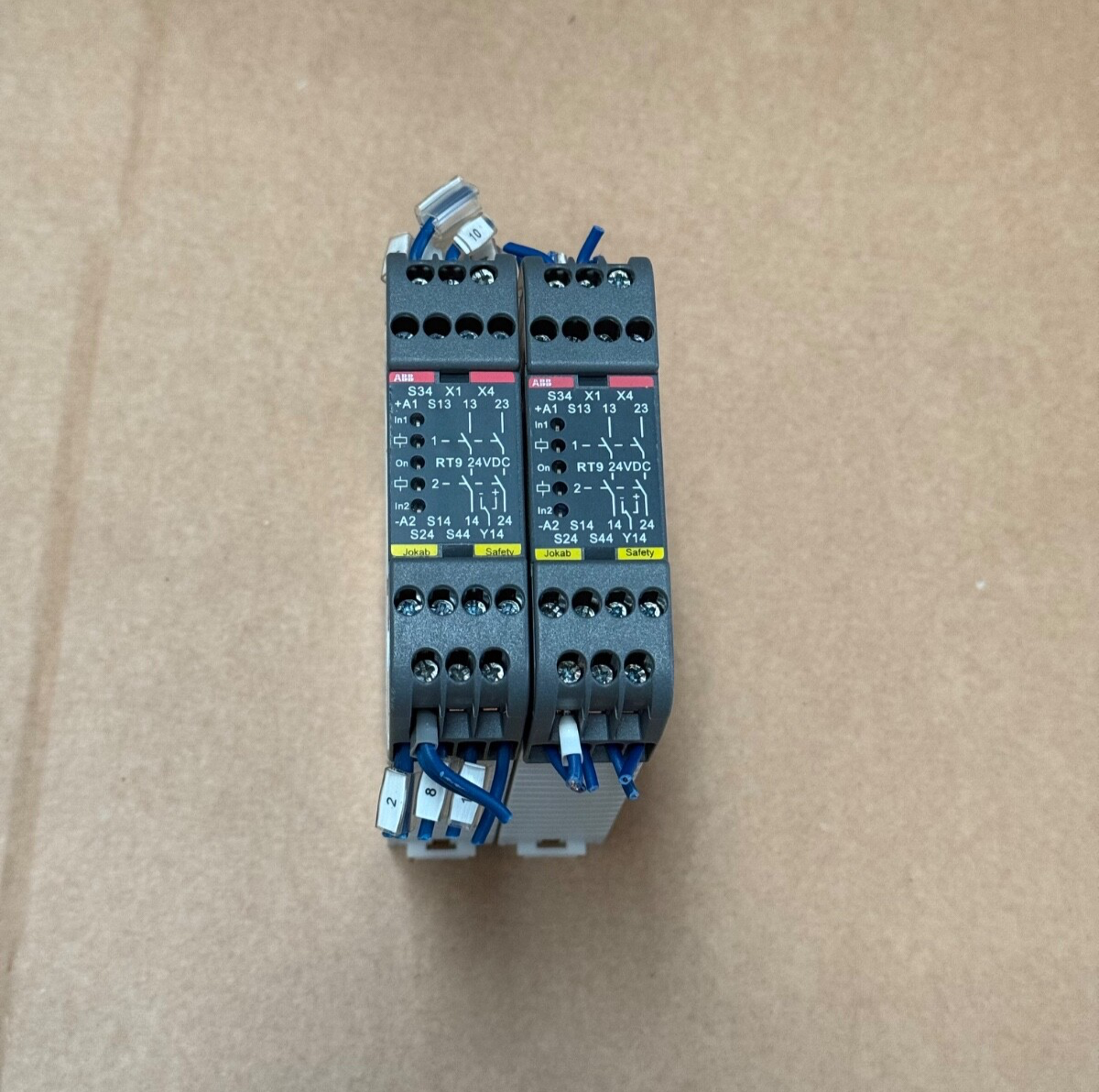 ABB – 2TLA010029R0000 (RT9) – Universal Safety Relay, 24 V DC, SIL 3 ...