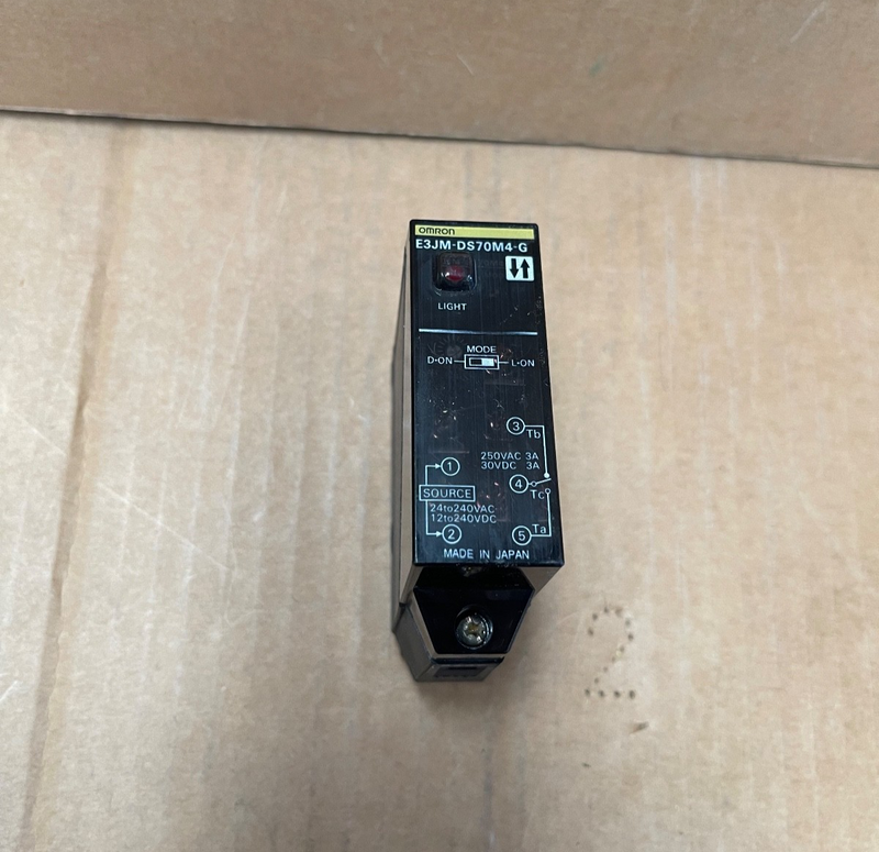 Omron – E3JM‑DS70M4‑G – Photoelectric Sensor (Diffuse Reflective, 700 mm)