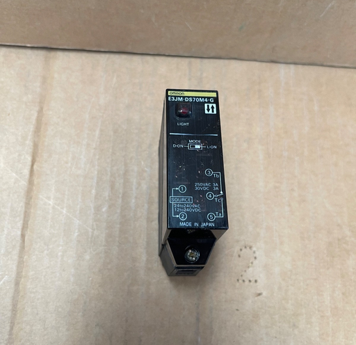 Omron – E3JM‑DS70M4‑G – Photoelectric Sensor (Diffuse Reflective, 700 mm)