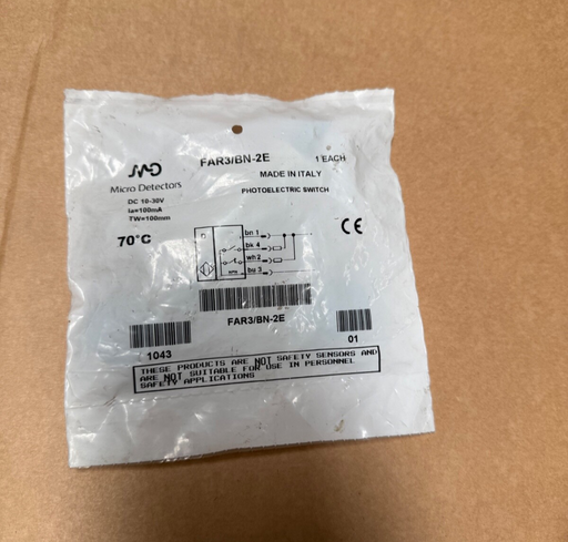 Micro Detectors – FAR3/BN‑2E – M18 90° Diffuse Photoelectric Sensor, NPN NO+NC
