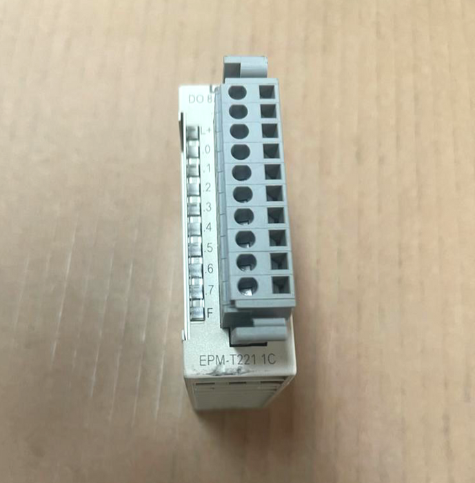 Lenze EPM-T221 DO 8xDC24V 2A Dogital Output Module