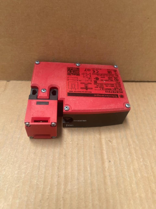 Telemecanique Sensors - XCSTE7312 - Safety Interlock Switch