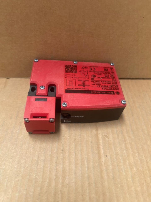 Telemecanique Sensors - XCSTE7312 - Safety Interlock Switch