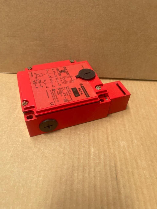 Telemecanique - XCS-E7512 - Safety Interlock Switch, 24V AC/DC, Metal Housing
