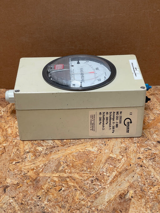 Briem – 250200 – Differential Pressure Monitoring Box with Magnehelic Gauge