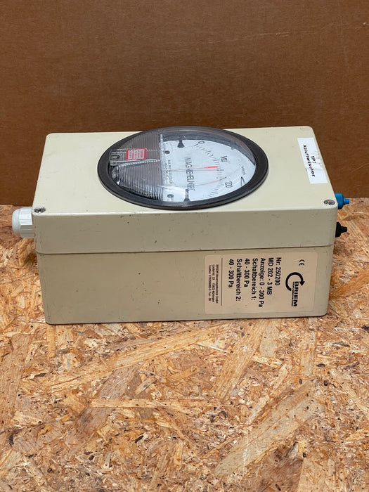 Briem – 250200 – Differential Pressure Monitoring Box with Magnehelic Gauge