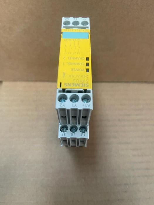 SIEMENS - 3TK2821-1CB30 - Saftey Relay