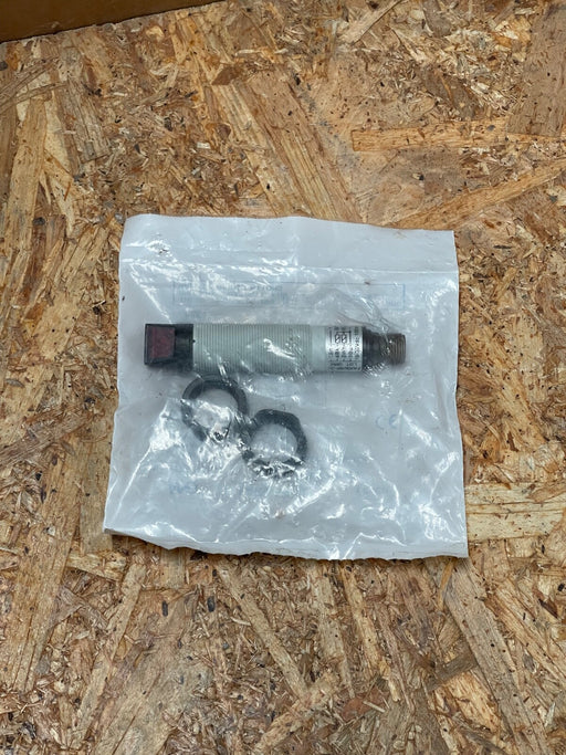 Micro Detectors – FARB/BP‑2E – 90° Polarised Diffuse Photoelectric Sensor