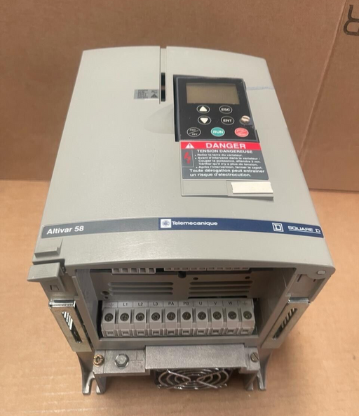 Telemecanique  - ATV58HU29N4 - AC speed drive 1.5kW 380/500V