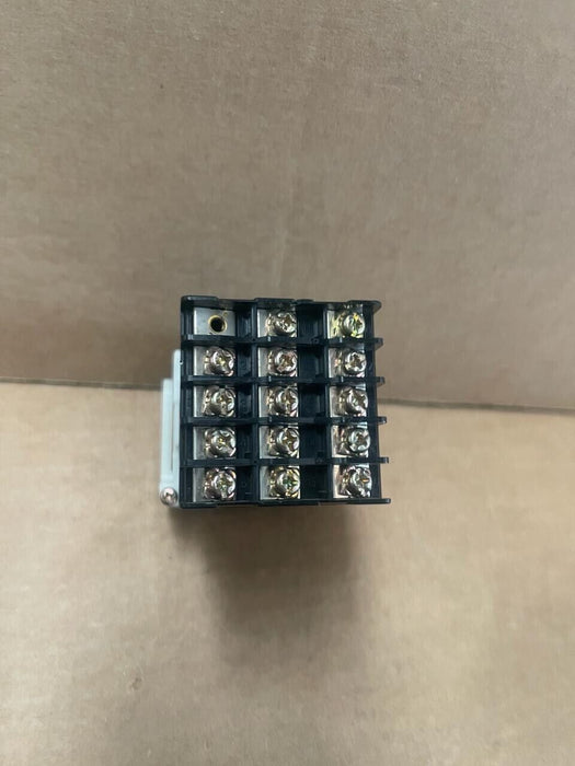OMRON - E5CN-R2MP-500 - Temperature Controller