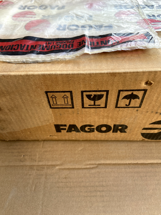 FXM32.20A.E1.010 AC BRUSHLESS SERVOMOTOR International Shipping by DHL