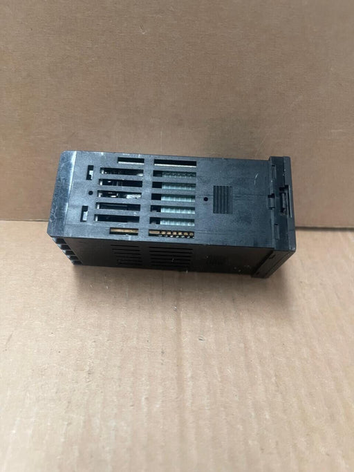 Omron - E5CJ-R2HB - Digital Temperature Controller, 1/16 DIN, Relay Output