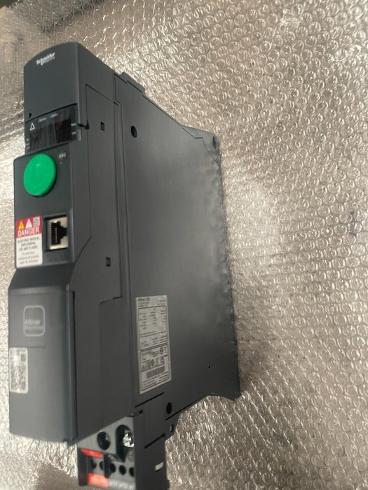 Schneider Ekectric Altivar 320 - ATV320U07N4B - 0.75kW/1HP AC Speed Drive