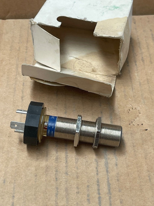 Telemecanique - XS1M18MA230C - Inductive M18 AC Sensor