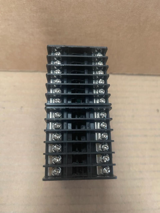 Schneider Electric Zelio - REG96PUN1LHU - Temperature Controller Unit (PID)