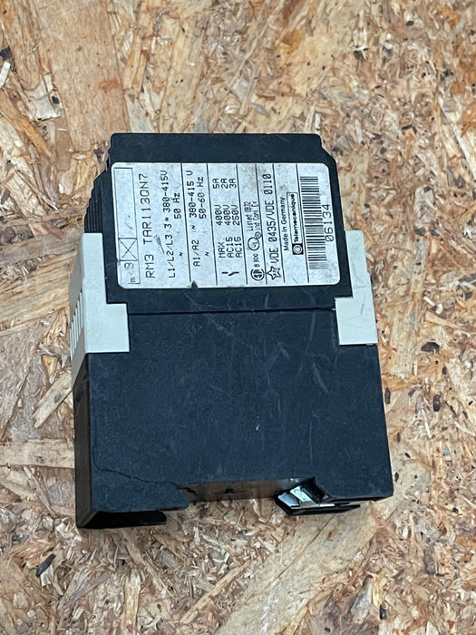Telemecanique – RM3 TAR1 139 N7 – Universal AC Time Delay Relay (300–415 VAC)