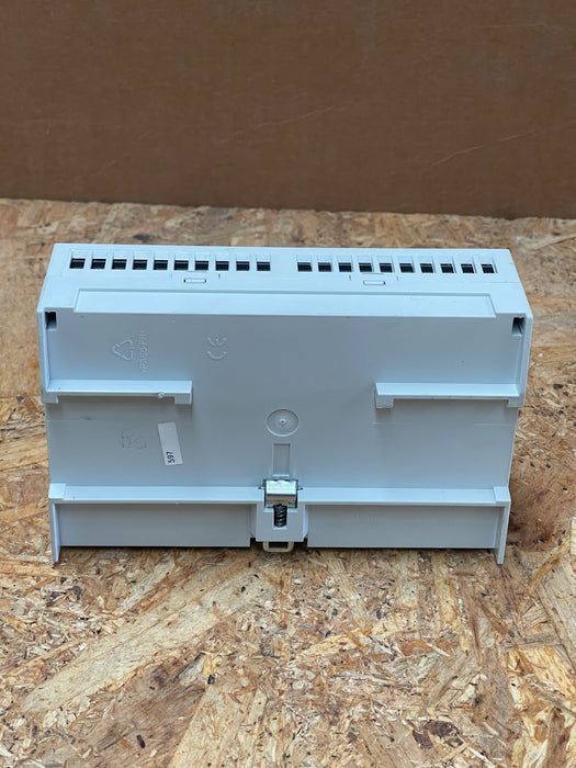 ABB – 2CDG110122R0011 (JRA/S 8.230.2.1) – Blind/Roller‐Shutter Actuator, 8‑Way