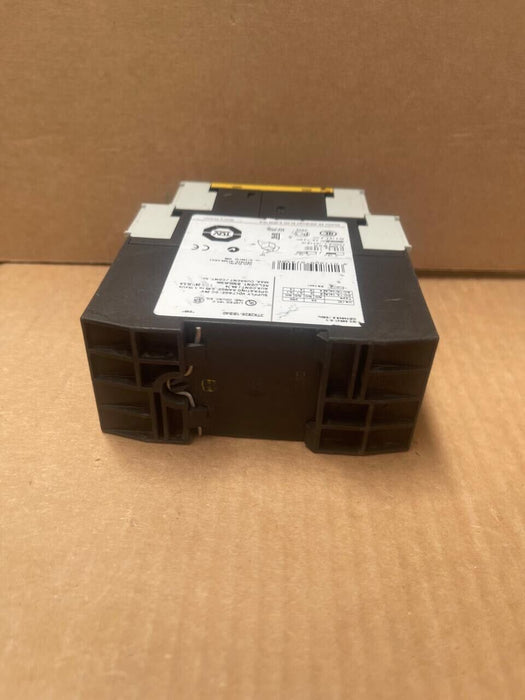 SIEMENS SIRIUS - 3TK2826-1BB40 - Safety Relay