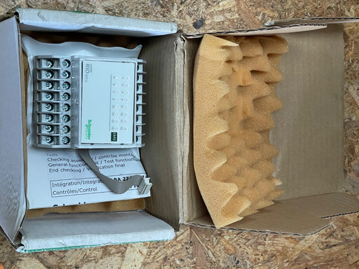 Schneider Electric - TMYAAHRE10002 - IRIO 16-Channel Analog Input Expansion Mod.