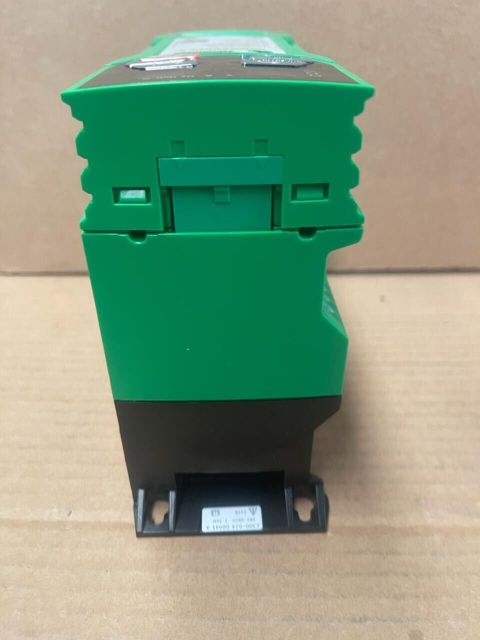 ビジネス・経済 Advanced Control Unleashed Control Techniques Commander - C300-024 00041 A 1.5kW VFD Motor