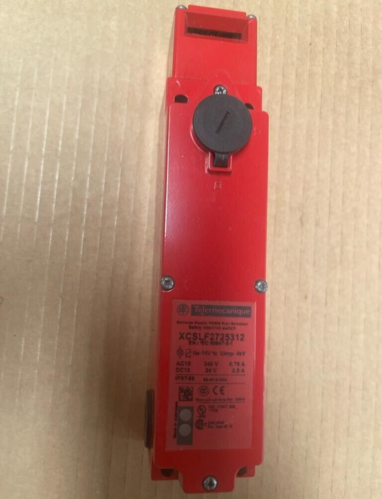 Telemecanique, XCSLF2725312, Safety interlock switch XCS metal 3 NC+1 NO 24V