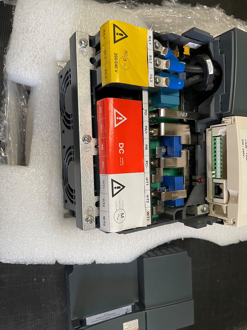 Schneider Electric – ATV71HD11M3X460 – ALTIVAR 71 Series 11 kW / 400 V