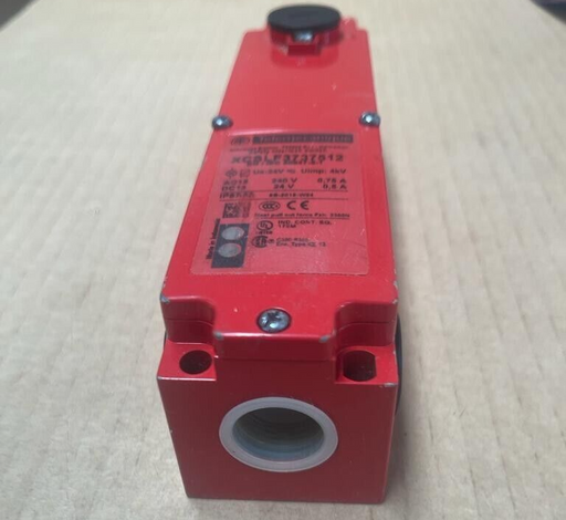 Telemecanique, XCSLF3737512, Safety switch XCS metal 4 NC+ 2 NO 24V