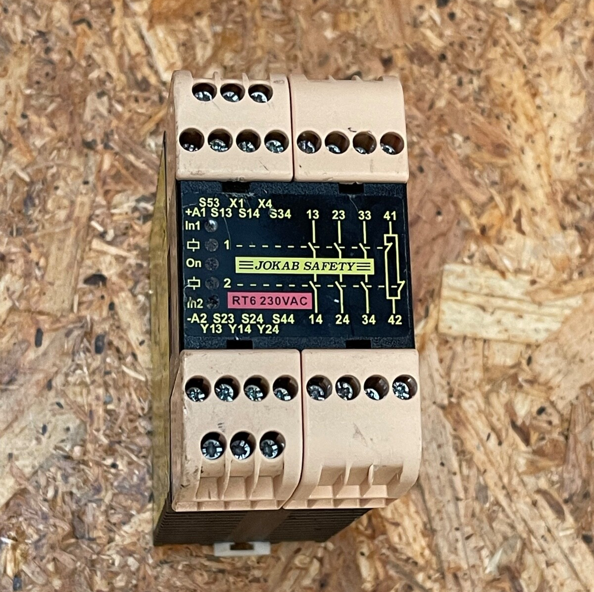 435695_7 435695_7