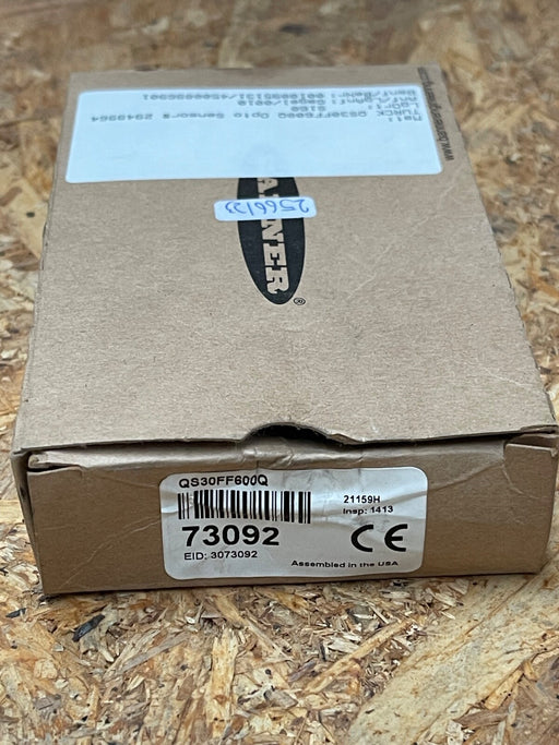 Banner Engineering - QS30FF600Q - Fixed-Field Photoelectric Sensor, 600 mm Range