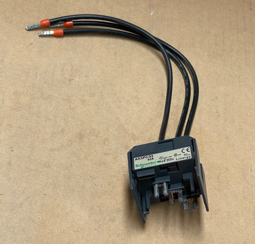 4PCs Schneider Electric AK5PC33 32 A 3‑Phase Plug‑Out Connection Kit