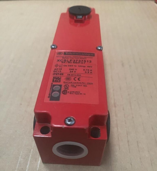 Telemecanique, XCSLF3737513, Safety Interlocking Switch metal XCSLF 4NC+2 NO 24V