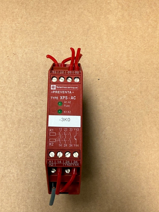Telemecanique – XPSAC5121 – Emergency‑Stop Safety Relay, 24 VAC/DC, 3NO