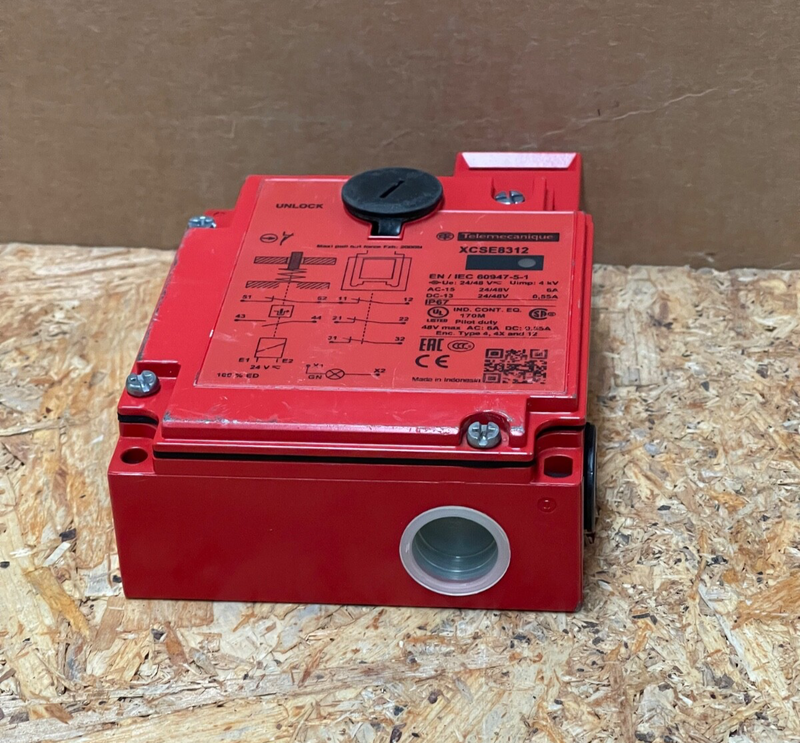 Schneider Electric – XCSE8312 – Metal Safety Switch, 3 NC + Solenoid Interlock