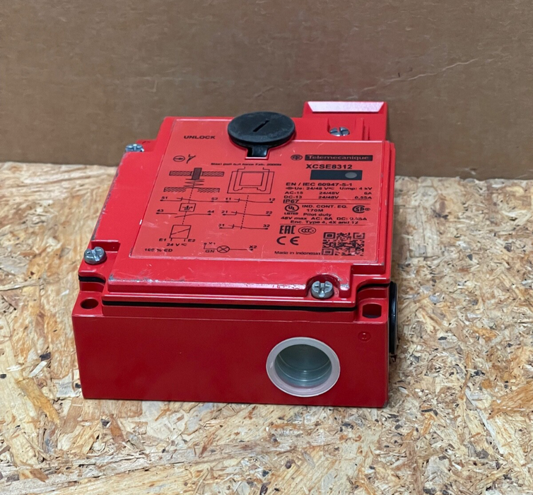Schneider Electric – XCSE8312 – Metal Safety Switch, 3 NC + Solenoid Interlock