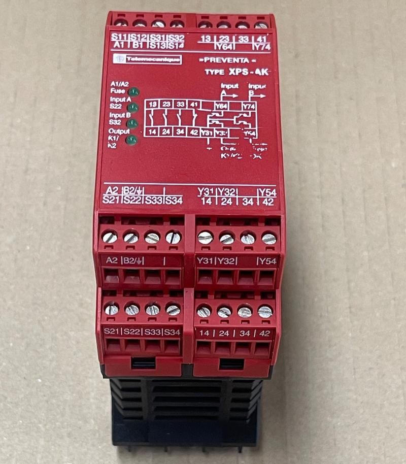 Schneider Electric – XPSAK371144P – Preventa Safety Relay Module 230 VAC / 24 V