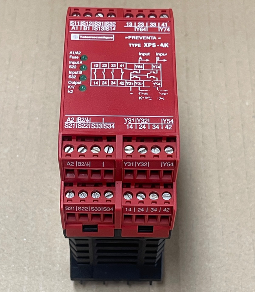 Schneider Electric – XPSAK371144P – Preventa Safety Relay Module 230 VAC / 24 V