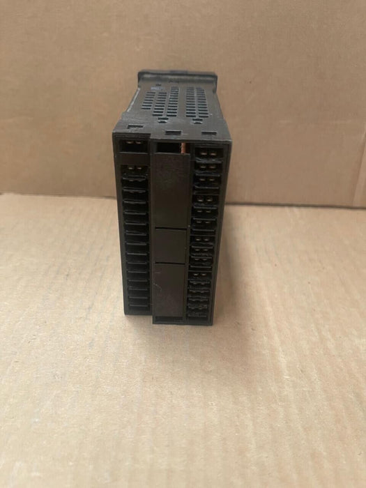 Weishaupt - KS40-108-9090M-D35 - Universal Temperature Controller, 90-250V AC