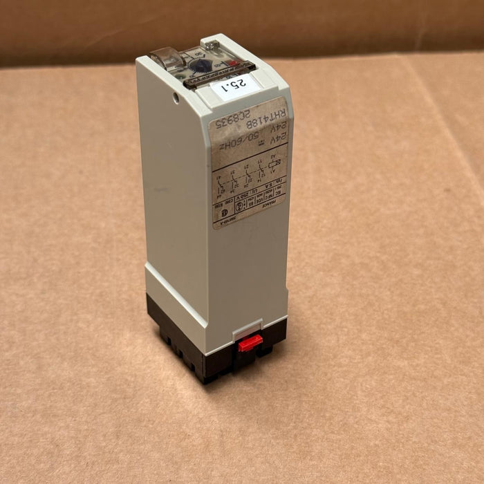 Telemecanique – RHT418B – Zelio On‑Delay Timer Relay 24 V AC/DC, 4 C/O