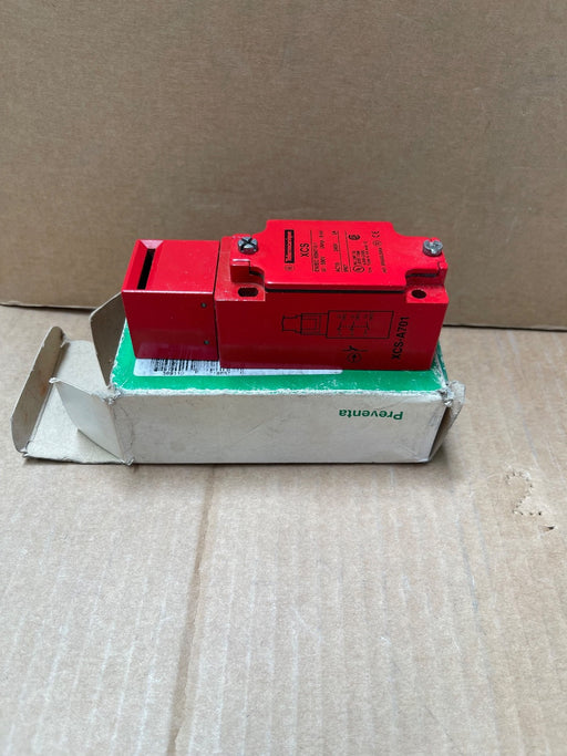 Telemecanique – XCSA701 – Safety Interlock Switch 2 NC + 1 NO