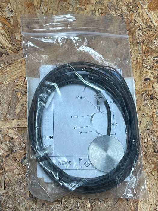 Balluff - BCS D30T401-POC15C-EP02 - Capacitive Sensor, Ø30 mm, PNP NC