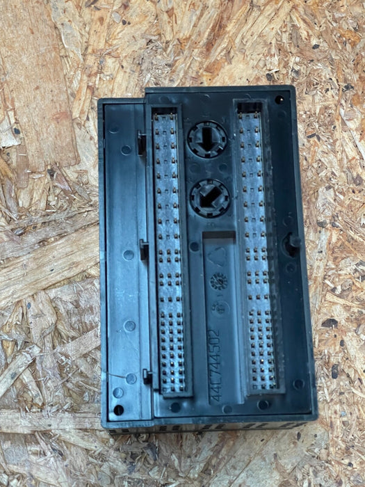 GE Fanuc – IC200MDL750C – VersaMax 32‑Point 12/24 VDC Discrete Output Module