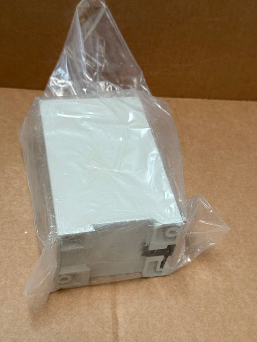 ABB – SACE 702209/804 – YU Delay Relay, 110–127 VAC/VDC – DIN Module