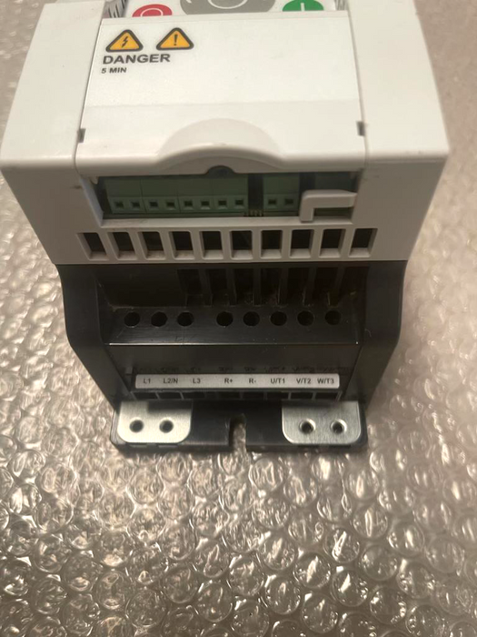 EATON M-MAX Series MMX34AA4D3N0-0 VFD 1.5kW 2HP