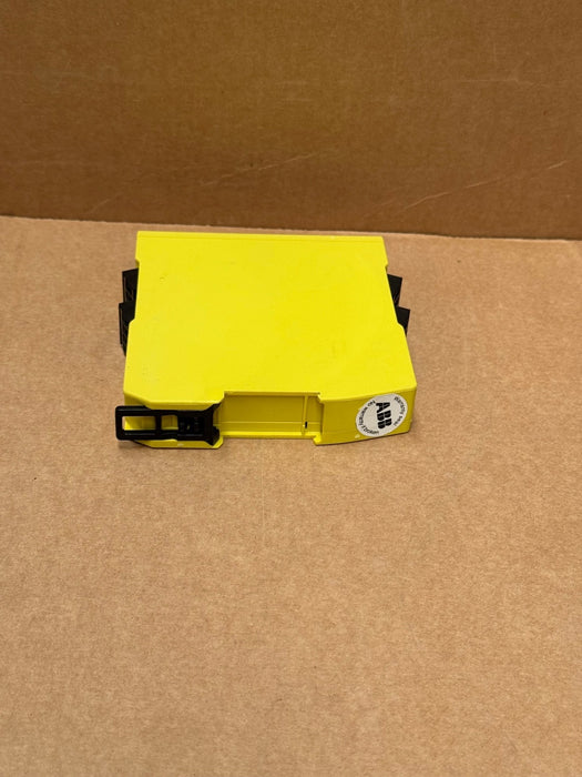 ABB – 2TLA010050R0000 – SENTRY SSR10 Safety Relay, 3NO+1NC, 24 VDC, DIN‑Rail
