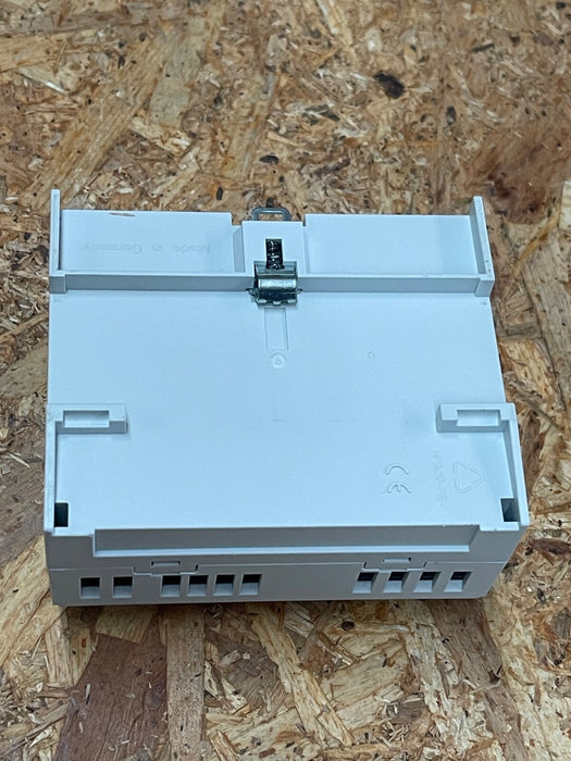 ABB – 1SVR560730R3401 (CM‑UFD.M31) – Grid‑Feeding Monitoring Relay, 3× SPDT