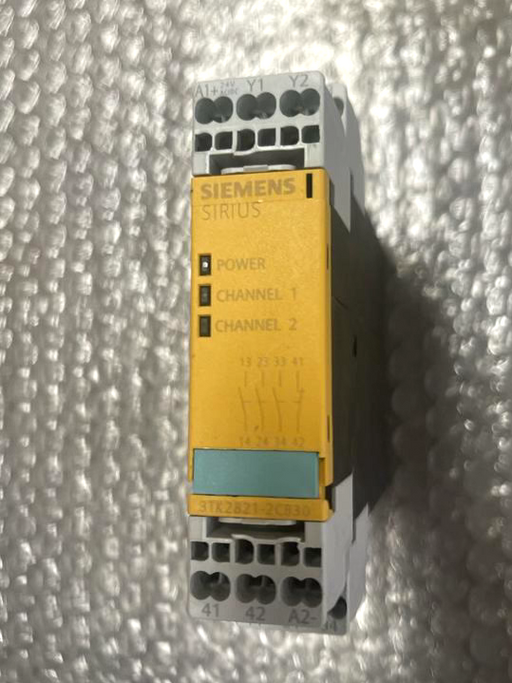 Siemens SIRIUS 3TK2821-2CB30 Safety Relay