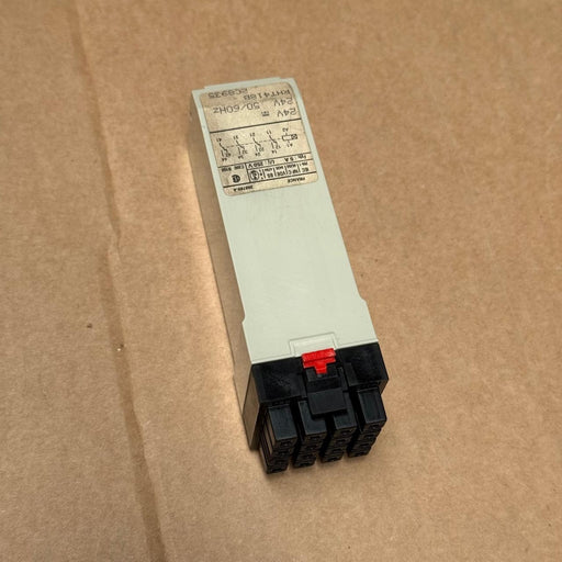 Telemecanique – RHT418B – Zelio On‑Delay Timer Relay 24 V AC/DC, 4 C/O
